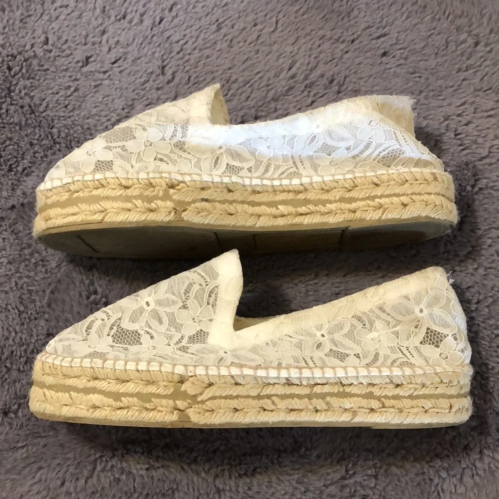 Manebi white lace